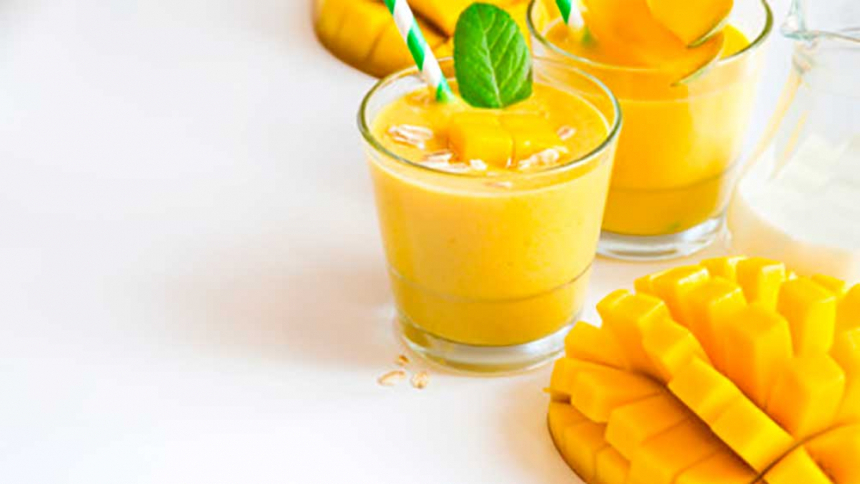 Tártaro de frutas de la estación en sorbete de mango